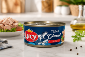 ChatGPT Image 4 sept 2026, 12_27_52 Atún Lucy Tuna Chunk en Aceite – 170 g